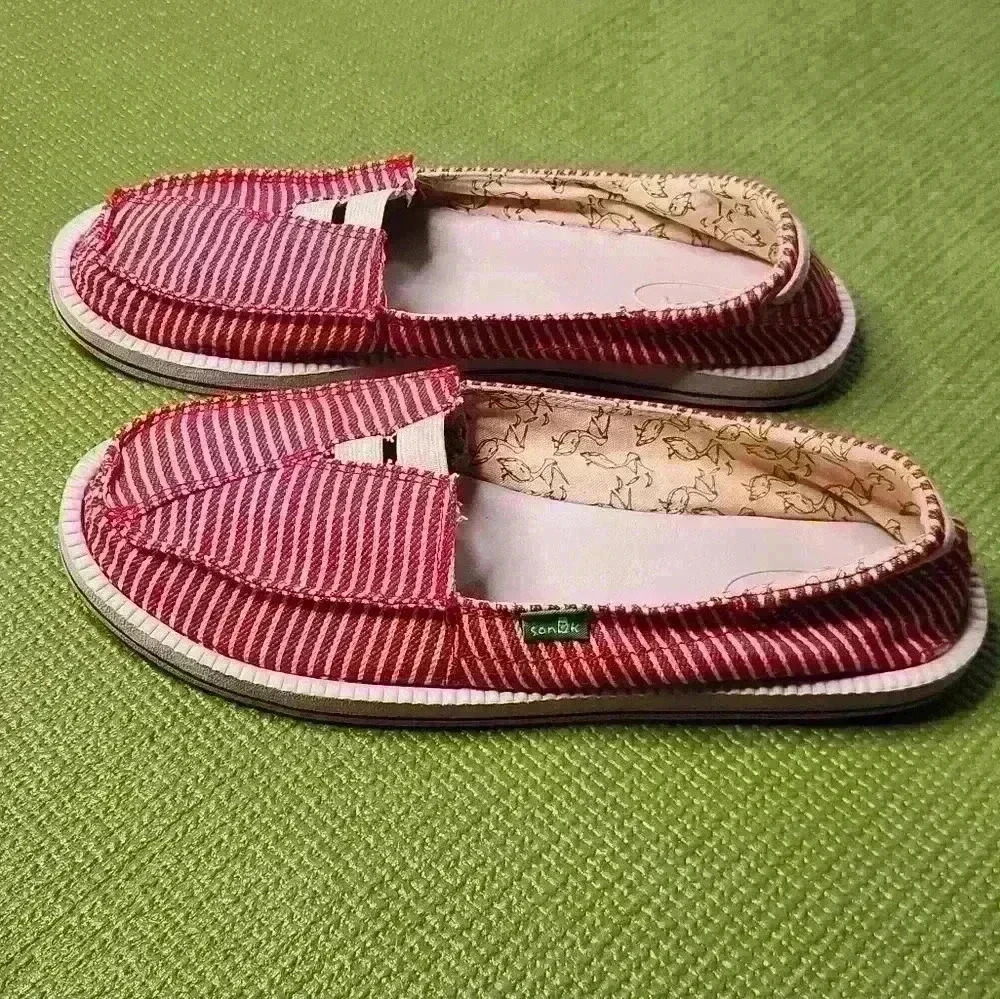 Sanuk slip on casual flat loafer shoes red and white stretch size 8USA